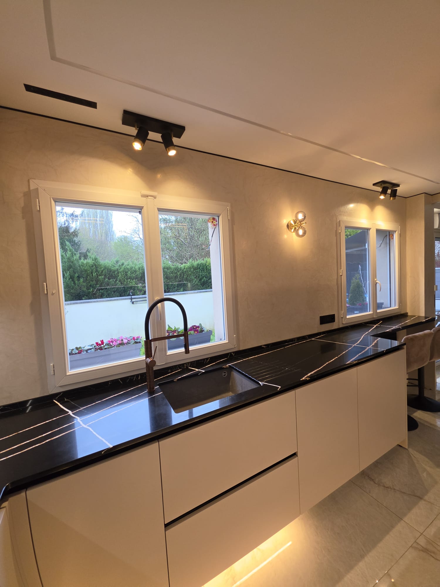 Rénovation complète d'une maison individuelle avec mobilier sur mesure — vue 4