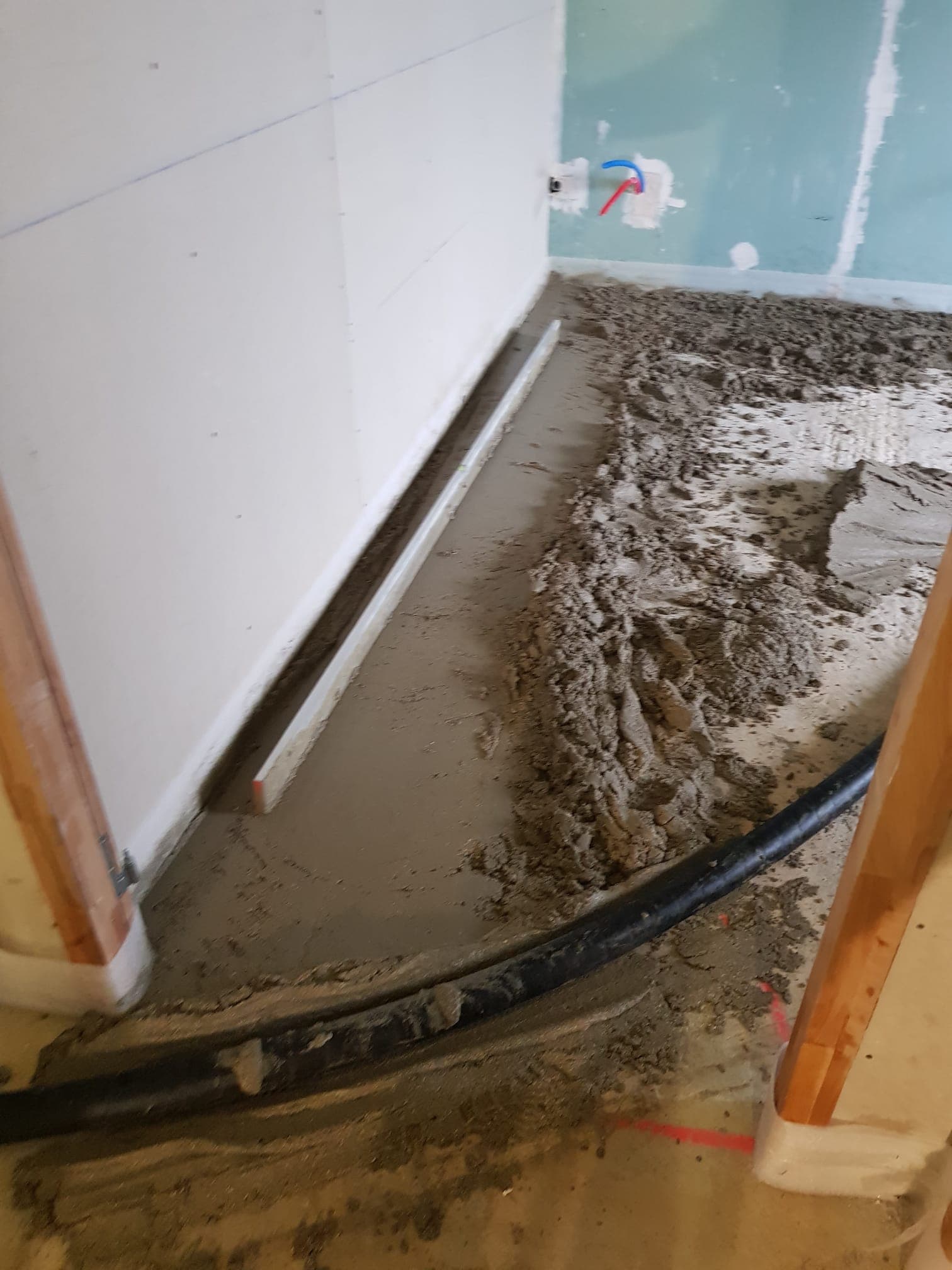 Rampe d'accès en béton pour parking d'hôtel — vue 5